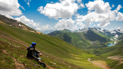 Obraz premium Hiker Overlooking Scenic Mountain Valley with a Lake in Northern Pakistan