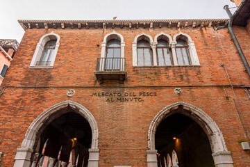Obraz premium Rialto fish market in Venice, Italy (translation 