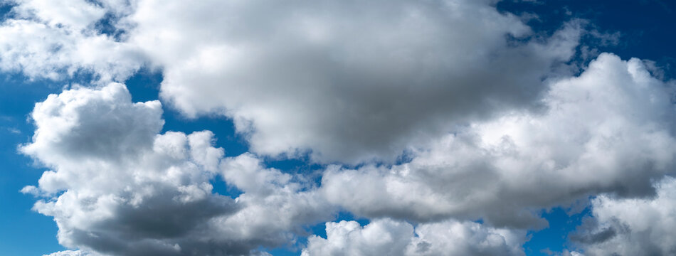 gros nuages blanc dans un ciel bleu, PNG fond transparent