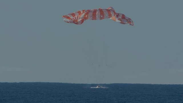 Space capsule splashdown in the ocean after atmospheric re-entry in 4K.