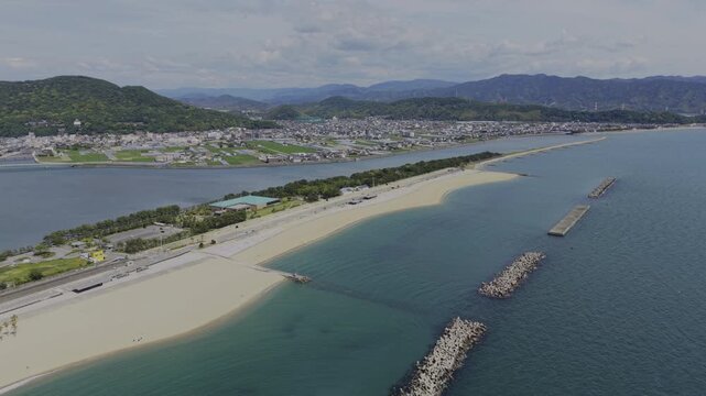 和歌に詠われた景勝地・和歌の浦「片男波海水浴場の空撮」和歌山県和歌山市 Aerial View of Kataonami Beach, Scenic Wakanoura Heritage Site, Wakayama City