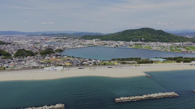 和歌に詠われた景勝地・和歌の浦「片男波海水浴場の空撮」和歌山県和歌山市 Aerial View of Kataonami Beach, Scenic Wakanoura Heritage Site, Wakayama City