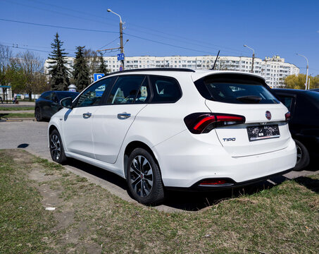 Rear view of a white Fiat Tipo