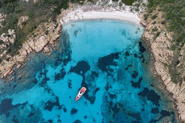 La bellissima spiaggia dell' isola di mortorio, in costa smeralda, Sardegna. © Alien