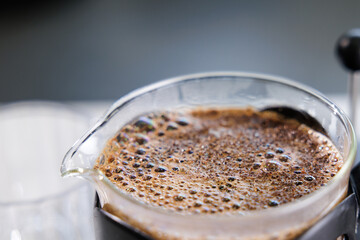 Obraz premium Macro closeup of coffee crema bubbles and texture on french press surface