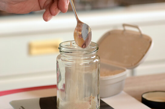 Sauerteig f&uuml;ttern