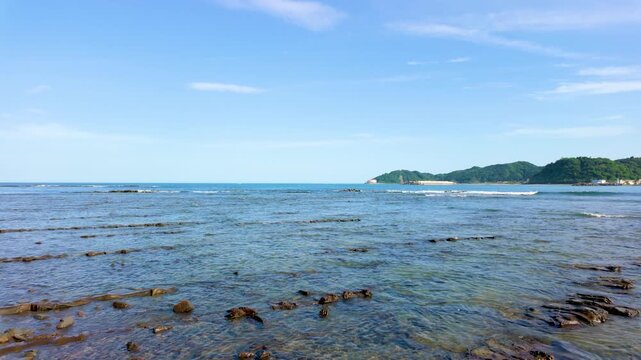 青島の隆起海床と奇形波蝕痕（宮崎県宮崎市）