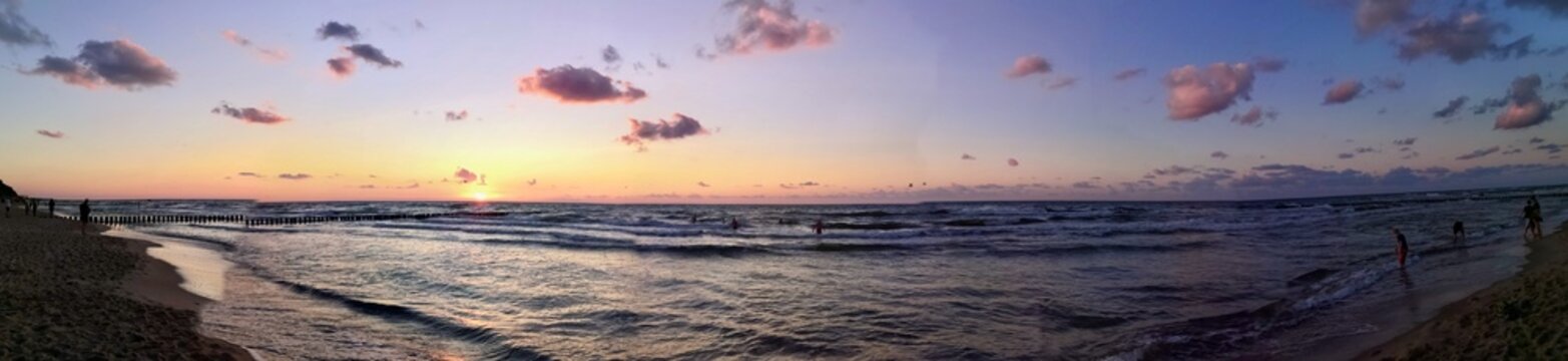 Verschiedene Sonnenunterg&auml;nge an der Ostsee in Polen zwische  Rewal und Niechorze