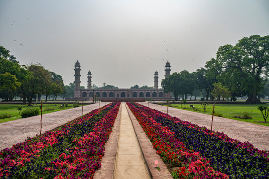 Visit to the historical tomb with its garden and pathway lined with flowers in Lahore