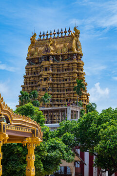 Visit to Nallur Kandaswamy Devasthanam Hindu temple in Sri Lanka with bright sky and lush trees around