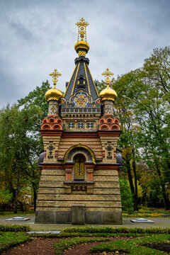 Chapel tomb Paskevichi in Gomel showcases unique architecture and historical significance in Belarus