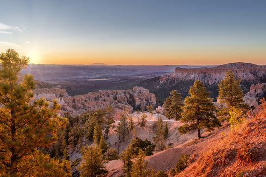 Sunrise at Sunrise Point in Bryce Canyon National Park revealing rock formations and trees in Utah, USA