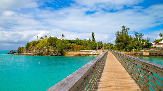 Baileys Bay Footbridge connects hikers and cyclists to scenic views in Bermuda&rsquo;s Railway Trail