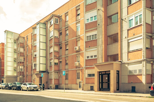 Fachadas de edificios residenciales en Madrid