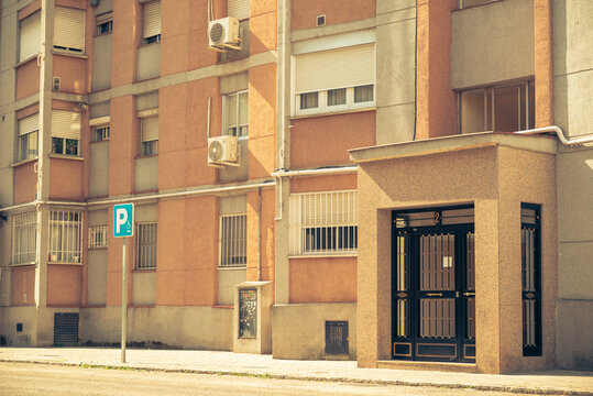 Fachadas de edificios residenciales en Madrid