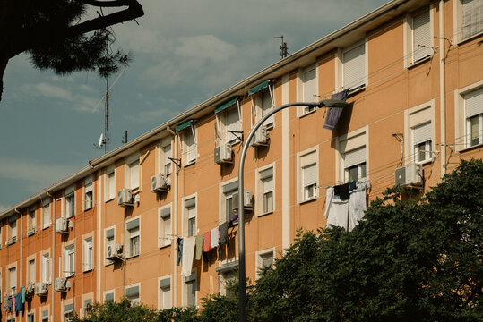 Fachadas de edificios residenciales en Madrid
