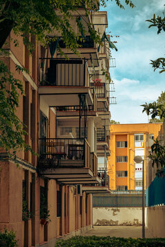 Fachadas de edificios residenciales en Madrid