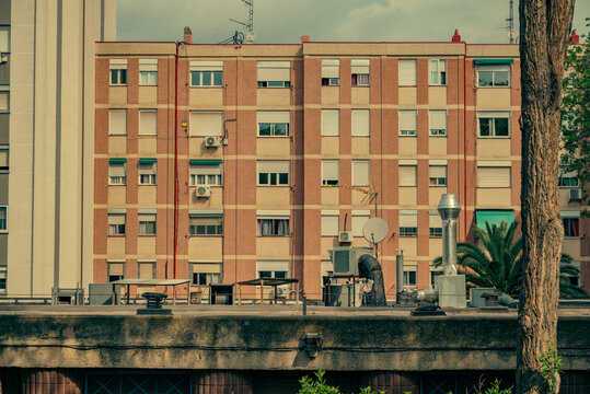 Fachadas de edificios residenciales en Madrid