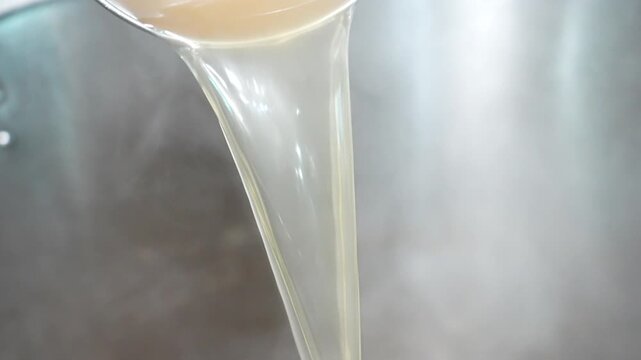 Ladle for pouring hot broth