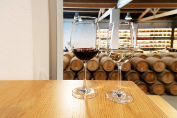 Obraz premium port wine testing, glasses with drink samples in bar