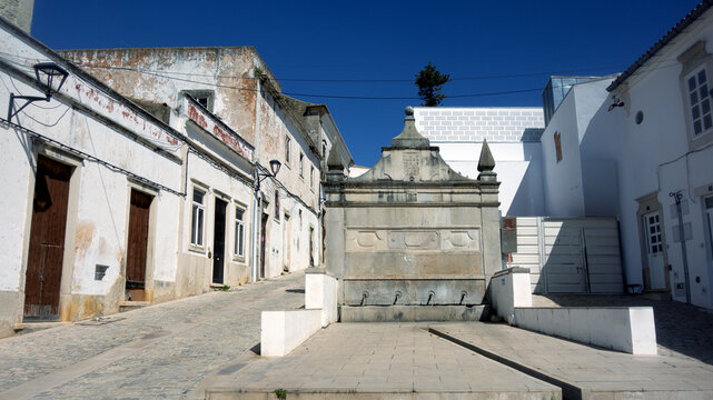 Fonte das Bicas Velhas - Brunnen - in Loul&eacute;