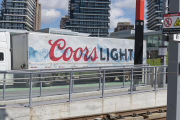 Fototapeta premium transportation rig with Coors Light branding, Eglinton Av E, Toronto