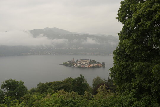 Isola di San Giulio lago d'Orta,Basilica di San Giulio, l'abbazia Mater Ecclesiae, Piemonte, Novara, unesco, patrimonio unesco