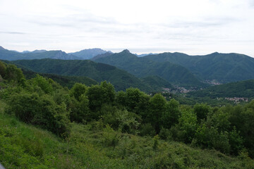 Obraz premium Panorama dalla Colma di Sormano in provincia di Como, Lombardia, Italia.