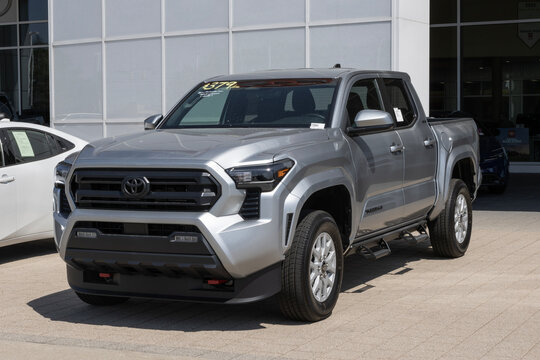 Toyota Tacoma SR5 4X4 Double Cab truck display. Toyota offers the Tacoma with a 2.4L i-FORCE 4-Cylinder engine. MY:2026