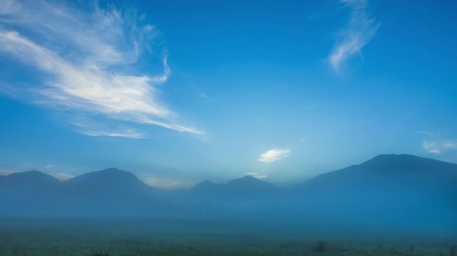 朝霧漂う日の出前の小田代ヶ原　日光市 栃木県  左から 山王帽子山 太郎山 小真名子山 大真名子山 男体山
