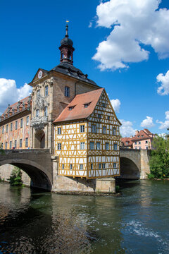 Bamberg ist eine kreisfreie Stadt im bayerischen Regierungsbezirk Oberfranken und die gr&ouml;&szlig;te Mittelstadt Bayerns