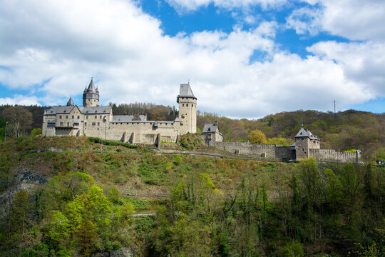 Die Burg Altena befindet sich auf einem Bergsporn des Klusenbergs in der Stadt Altena an der Lenne im M&auml;rkischen Kreis in Nordrhein-Westfalen