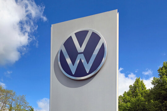 Das offizielle Logo der Volkswagen Group, einem der weltweit f&uuml;hrenden Automobilhersteller.