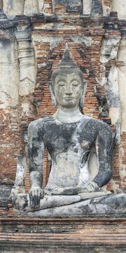 Buddha statue, Bhumispara mudra, Buddha Gautama at the moment of enlightenment, Wat Mahathat temple complex, UNESCO World Heritage Site, Ayutthaya, Thailand