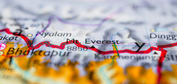 Mount Everest marked on physical map with elevation in Himalayan region.