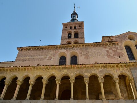 L&rsquo;&eacute;glise Saint-Martin de S&eacute;govie en Espagne