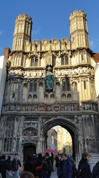 Christ Church Gate, la entrada principal a la hist&oacute;rica Catedral de Canterbury en Inglaterra