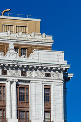 Obraz premium Ornate Beaux-Arts Cornice and Facade Detail Against Deep Blue Sky in Philadelphia