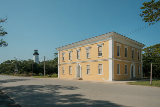 Yellow building and lighthouse with trees and road pr dio edif cio hist rico