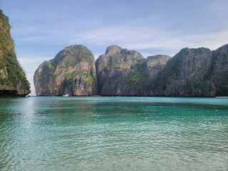 Fototapeta premium Maya Bay with no people early in the morning, Phi Phi Leh, Krabi, Thailand