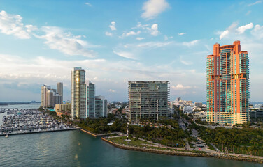 Obraz premium Miami Beach skyline. Miami seaside with turquoise ocean and sky. Famous oceanfront of Miami. Miami shoreline.