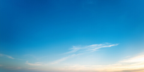 Obraz premium Clear Blue Sky Gradient Background with Wispy Clouds