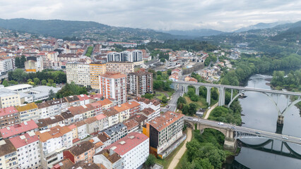 Obraz premium Ourense cityscape showing mino river with bridges