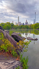 Obraz premium Central Park, New York City at the lake, late spring