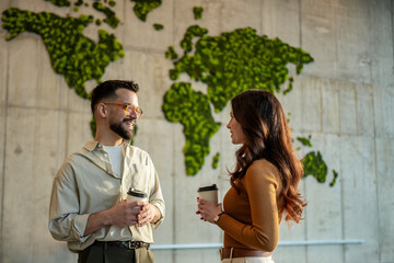 Colleagues drinking coffee discussing global business sustainability concepts © Migma_Agency