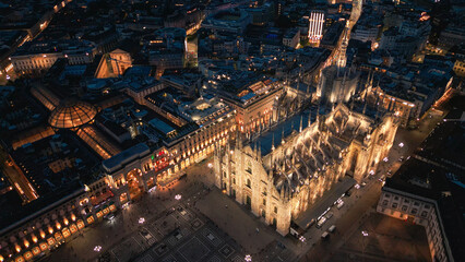 Obraz premium Duomo di milano and galleria vittorio emanuele ii at night, milan city
