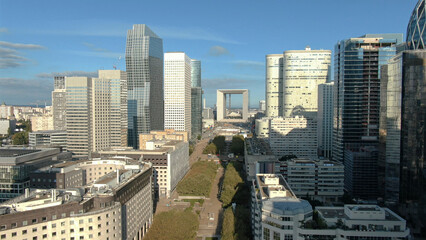 Obraz premium La defense business district paris skyline with grande arche