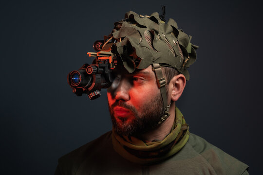 Professional night vision monocular with manual gain control and high SNR image intensifier tube on tactical operator