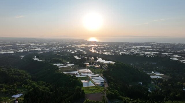 富山県滑川市から夕方の富山市を眺めた風景