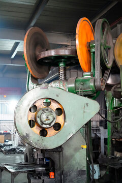 Double Disc Friction Screw Press in Factory Workshop